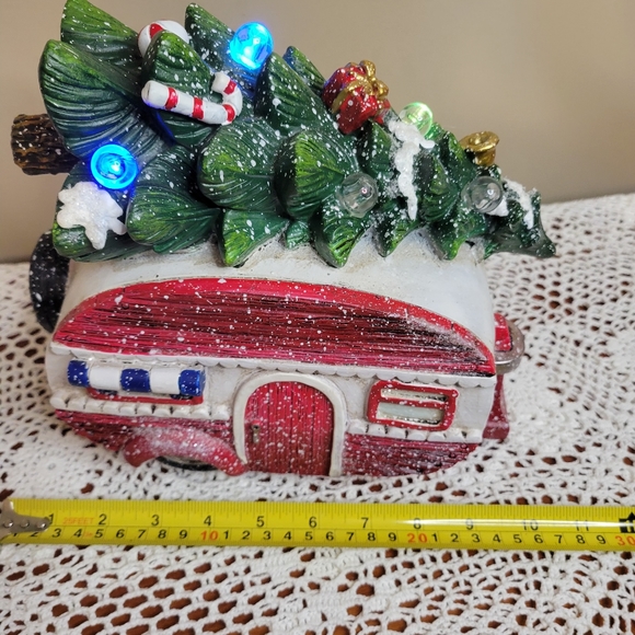 Adorable Christmas Camper with Flashing Lights 🥰 - Picture 6 of 12